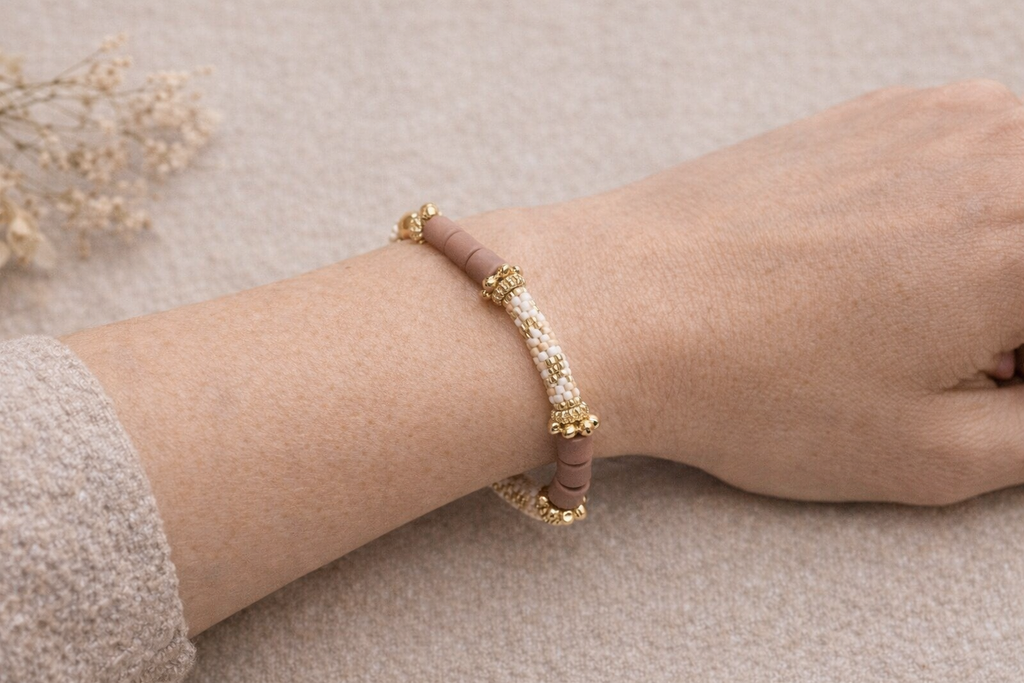 Jonc perlé doré & nude – Élégance naturelle